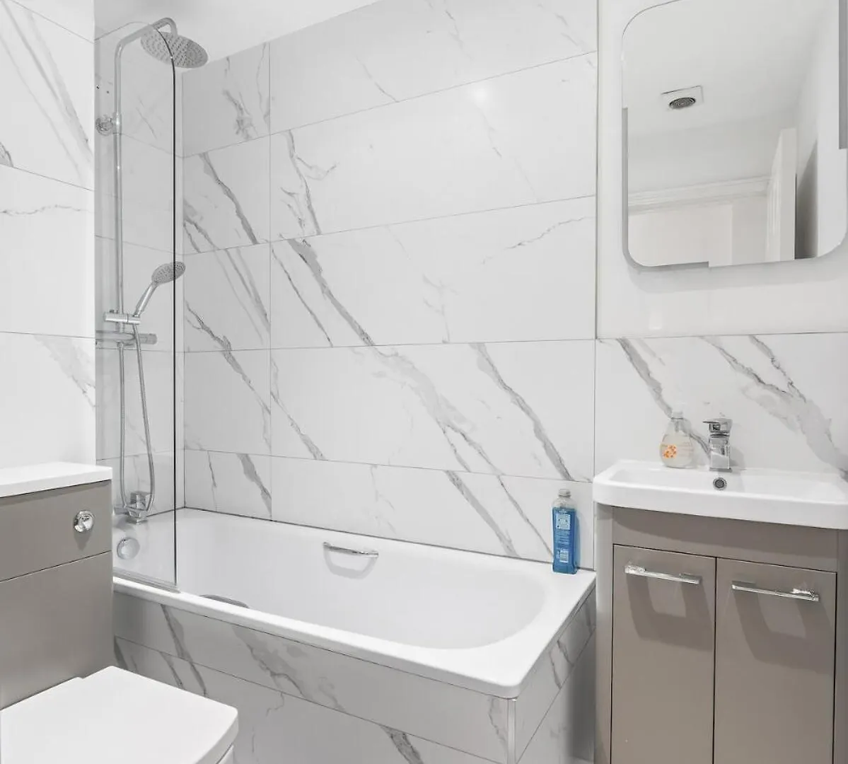 Central Brighton 2 Bed Flat 0*,  United Kingdom